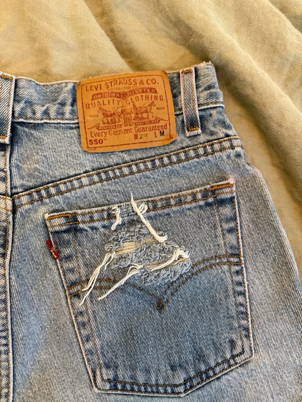 Levi’s 550 Custom Leopard Stud Shorts - Light Blue - Picture 6 of 7